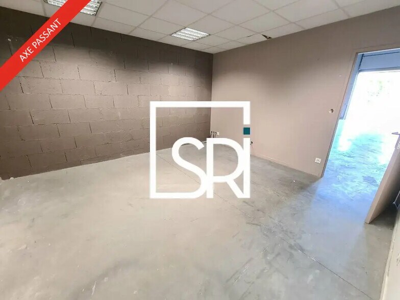 Retail in Cournon-d'Auvergne for lease - Interior Photo - Image 2 of 12