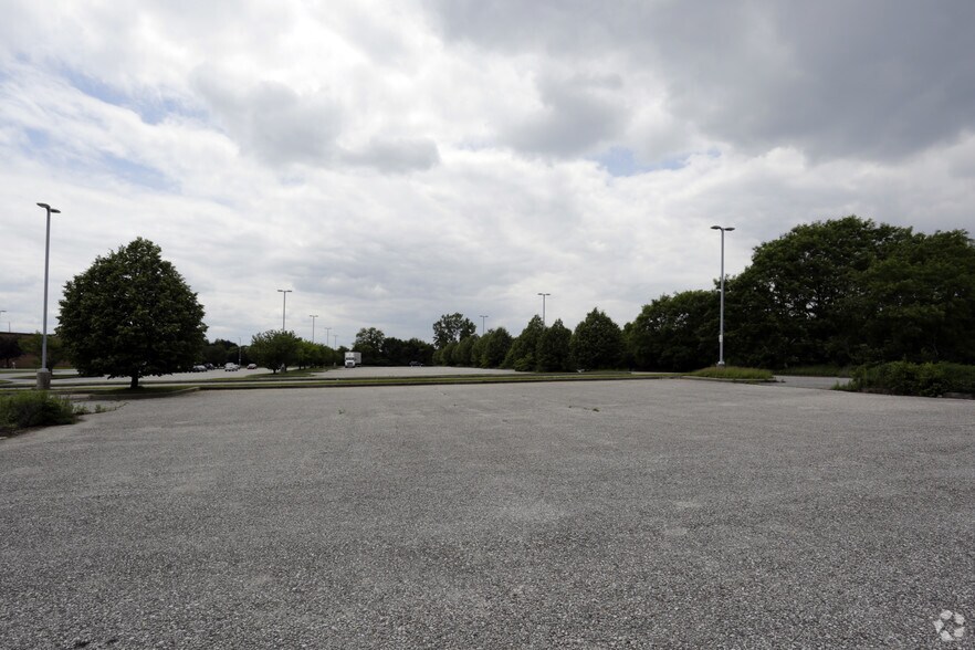 1800 Roosevelt Ave, York, PA 17408 Weis Center York, PA