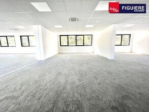 Office in Aix-en-Provence for lease Interior Photo- Image 1 of 13