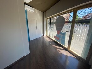 Retail in Igualada, Barcelona for lease Interior Photo- Image 2 of 7