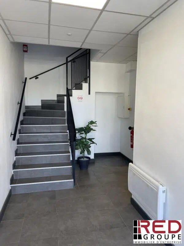 Office in Meyreuil for lease Building Photo- Image 1 of 6