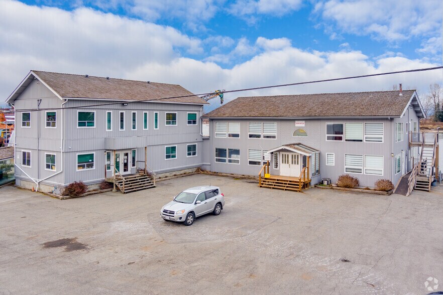 Rare Vancouver Waterfront Industrial portfolio of 1 properties for sale on LoopNet.com - Primary Photo - Image 2 of 2