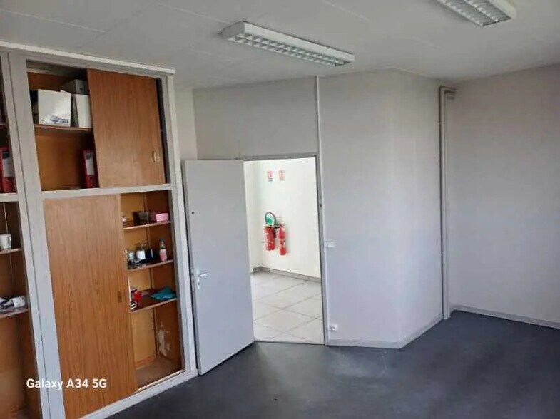 Office in Laon for lease - Building Photo - Image 3 of 3