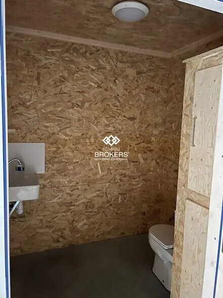 Flex in Vertou for lease - Interior Photo - Image 3 of 4