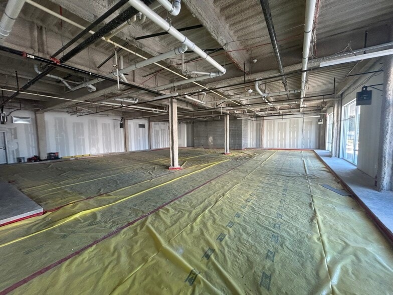 650 N Main St, High Point, NC for lease - Interior Photo - Image 2 of 32