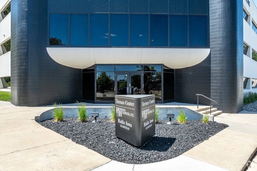 2700 Grand Ave, Des Moines, IA for lease - Building Photo - Image 3 of 7