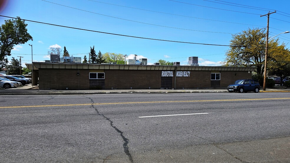 1900 Main St, Klamath Falls, OR for sale - Building Photo - Image 2 of 10