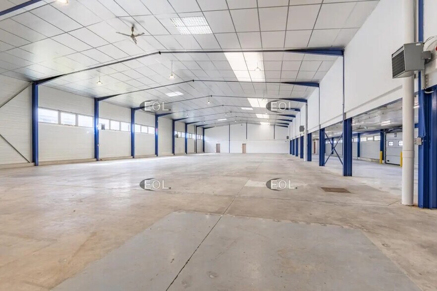 Flex in Bezons for lease - Interior Photo - Image 3 of 8