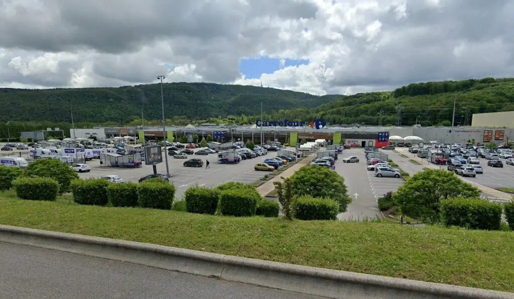 Retail in Chalezeule for lease Building Photo- Image 1 of 4