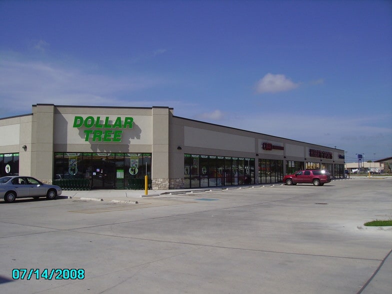 404-420 E FM 351, Beeville, TX for lease - Primary Photo - Image 1 of 1
