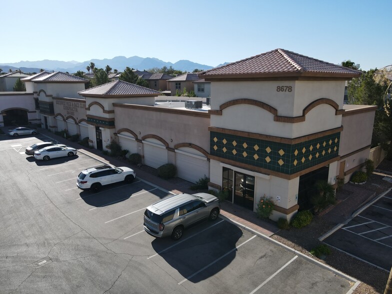 8678 W Spring Mountain Rd, Las Vegas, NV for sale - Building Photo - Image 1 of 33