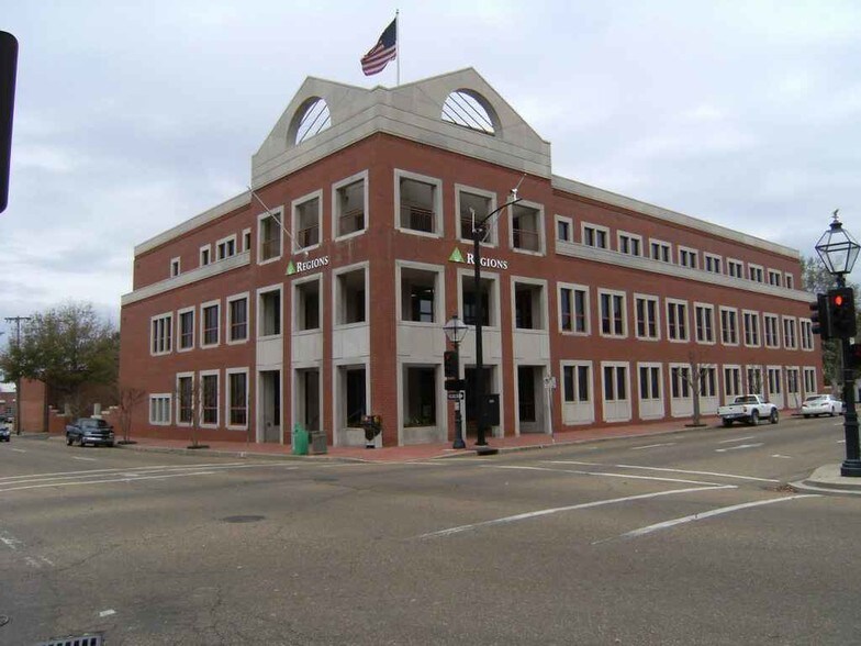 320 Franklin St, Natchez, MS for sale - Building Photo - Image 1 of 1