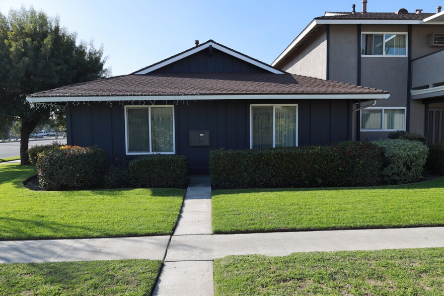 3555 W Cerritos Ave, Anaheim, CA for sale - Building Photo - Image 2 of 20