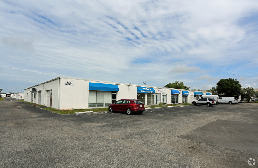 1410 Commerce Blvd, Sarasota, FL for lease - Primary Photo - Image 1 of 12