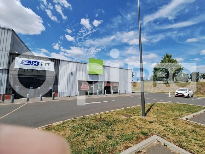 Retail in Compiègne for lease - Building Photo - Image 3 of 3