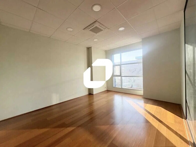 Office in Floirac for lease - Interior Photo - Image 3 of 13