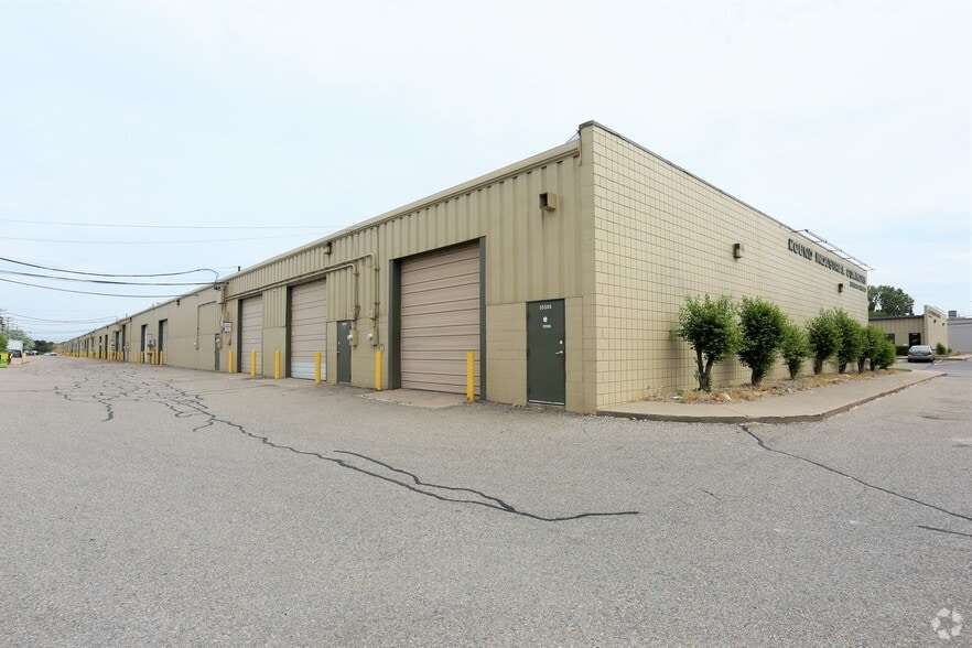 35500-35580 Mound Rd, Sterling Heights, MI for lease - Building Photo - Image 2 of 5