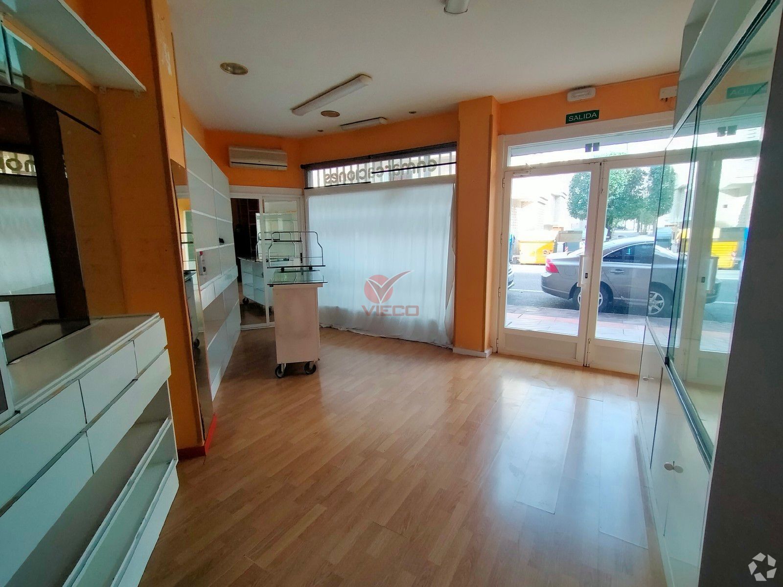 Retail in Cuenca, Cuenca for lease Interior Photo- Image 1 of 2