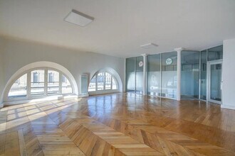 Office in Paris for lease Interior Photo- Image 1 of 6
