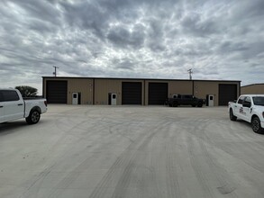 7977 Old Bastrop Rd, New Braunfels, TX for lease Building Photo- Image 1 of 9