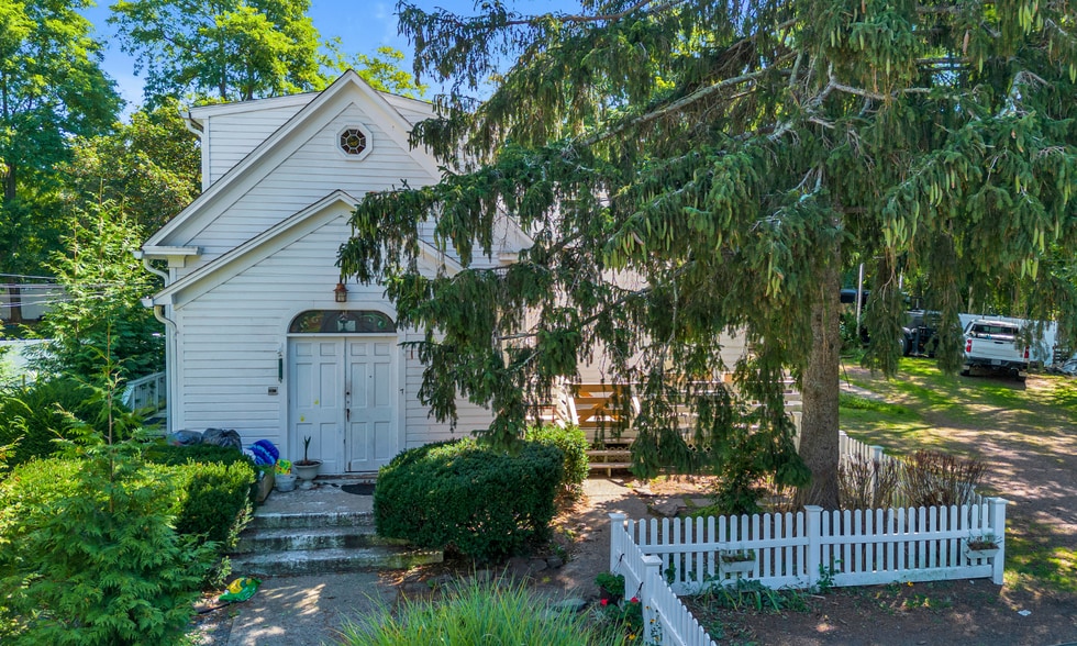 7 Canal St, Center Moriches, NY for sale - Building Photo - Image 2 of 8