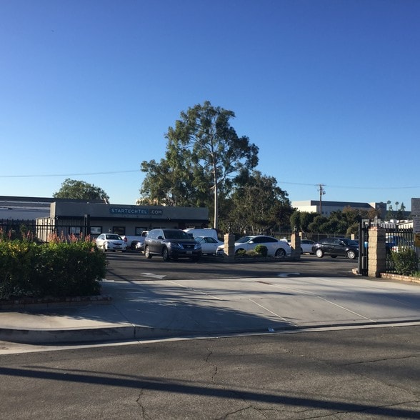 206 N Towne Ave, Pomona, CA for lease - Building Photo - Image 2 of 4