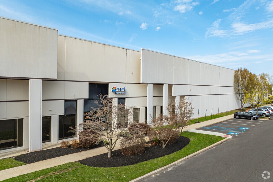 300 Commodore Dr, Swedesboro, NJ for sale - Primary Photo - Image 1 of 1