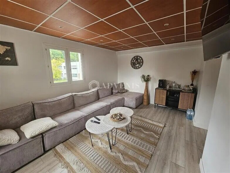 Office in Neuilly-sur-Marne for lease - Interior Photo - Image 3 of 6