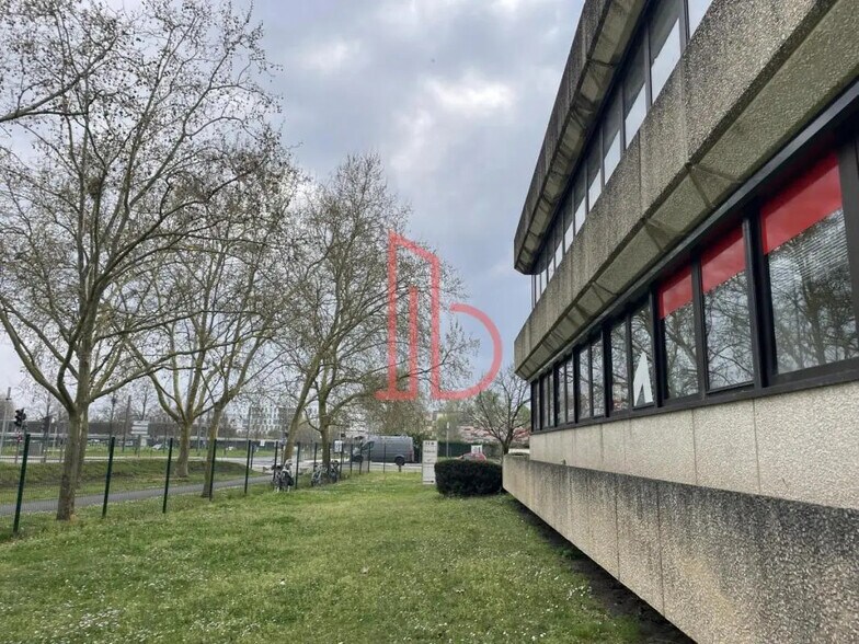 Office in Bruges for lease - Building Photo - Image 1 of 4