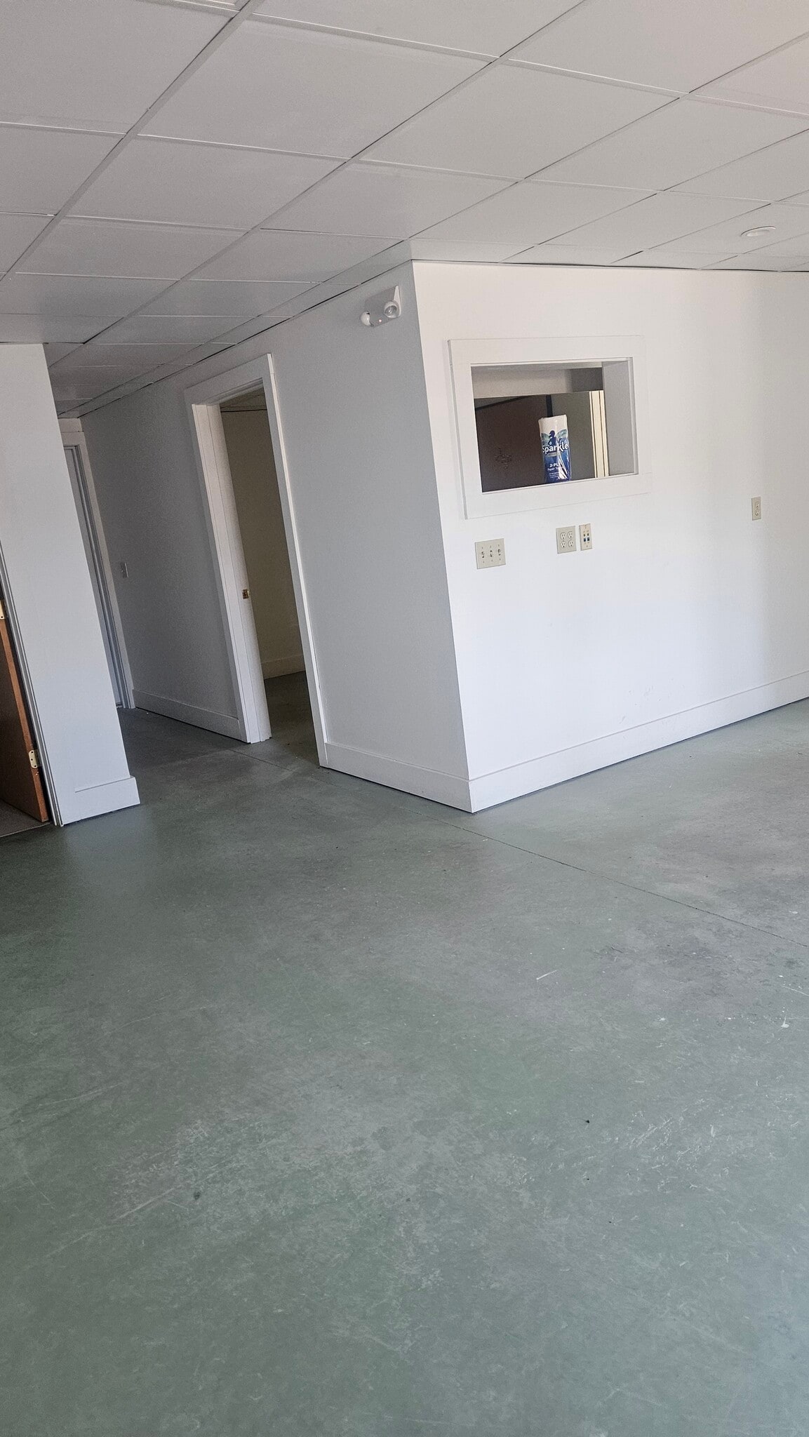 52 Vfw Dr, Hyde Park, VT for lease Interior Photo- Image 1 of 4