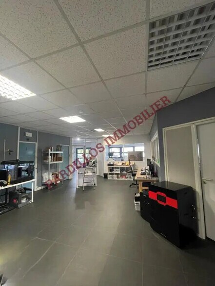 Office in Mondeville for lease - Interior Photo - Image 2 of 4