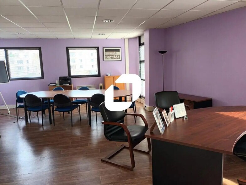 Office in Marcq-en-Baroeul for lease - Interior Photo - Image 3 of 9