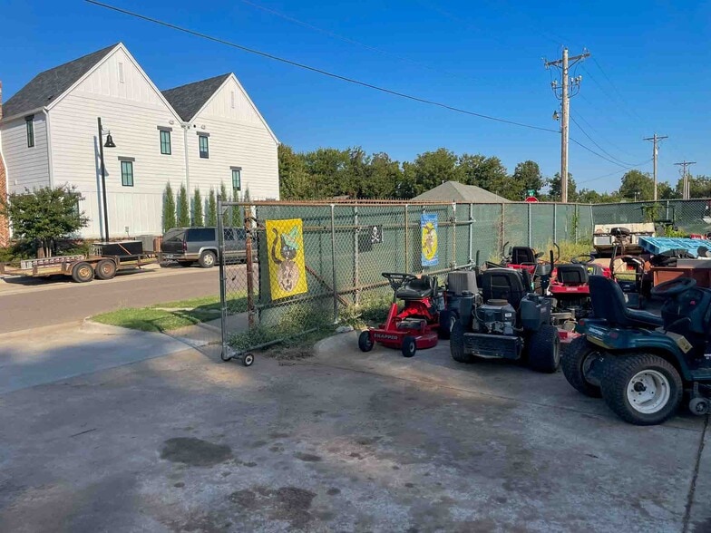 132 W Main St, Edmond, OK for sale - Building Photo - Image 3 of 31