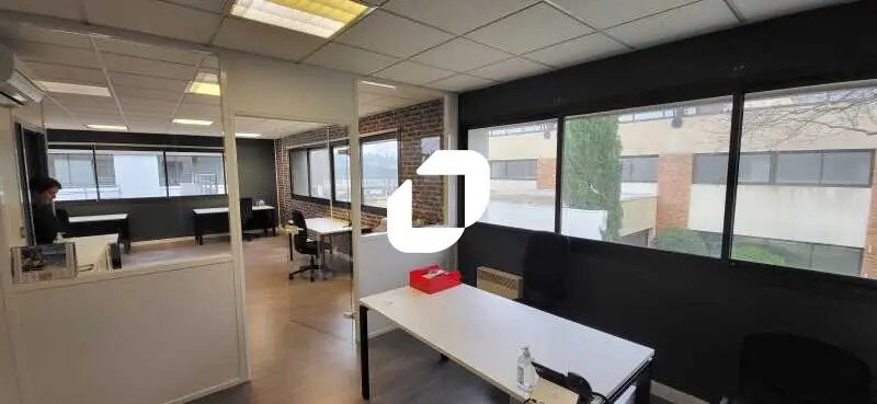 Office in Gradignan for lease - Interior Photo - Image 3 of 9
