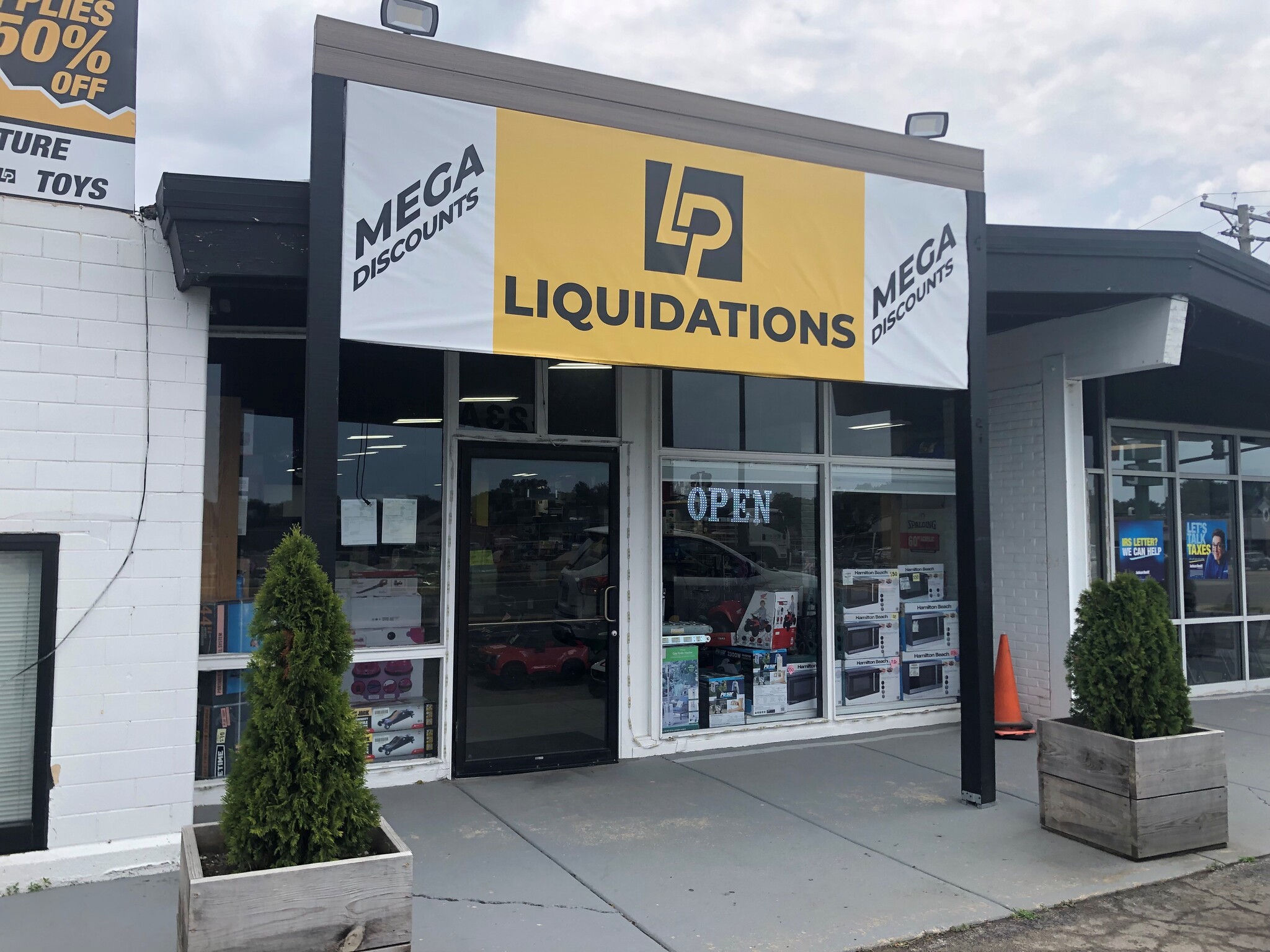 921-925 N Lake St, Aurora, IL for lease Building Photo- Image 1 of 2