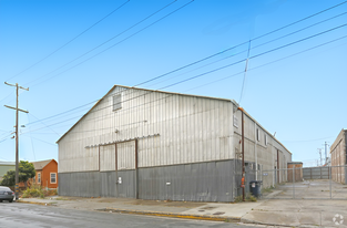 LARGE WAREHOUSE PLUS SINGLE FAMILY RESIDENCE - Warehouse