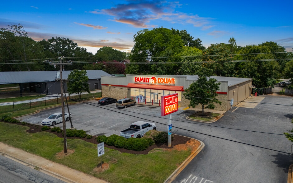 1605 W Blue Ridge Dr, Greenville, SC for lease - Building Photo - Image 1 of 11