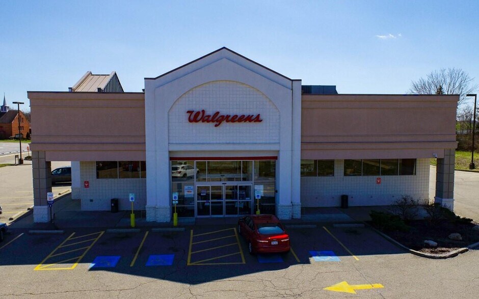 1360 Cove Rd, Weirton, WV for sale - Building Photo - Image 1 of 1