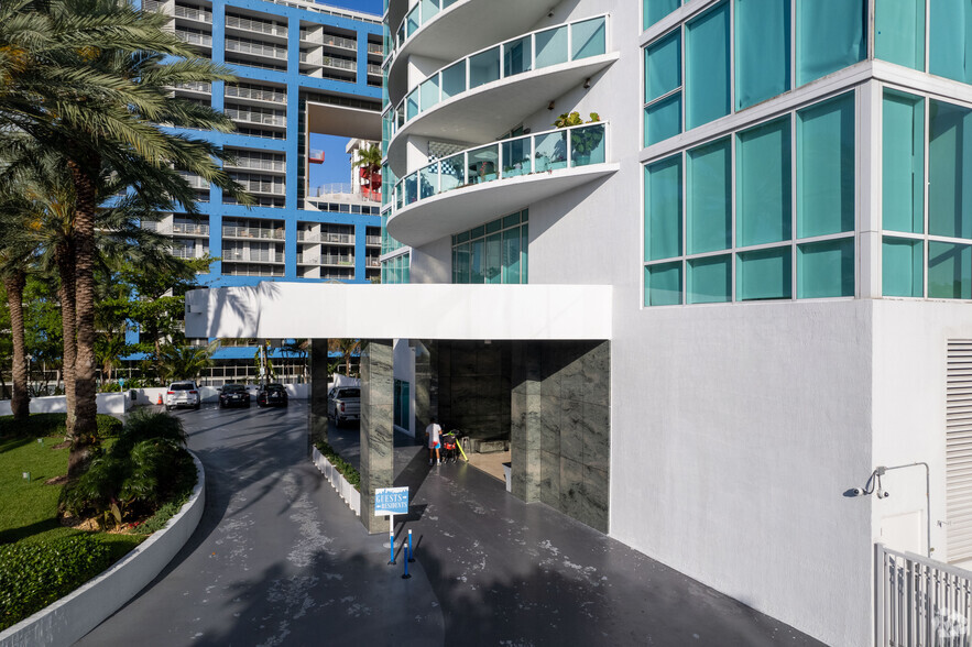 2101 Brickell Ave, Miami, FL for sale - Building Photo - Image 3 of 16