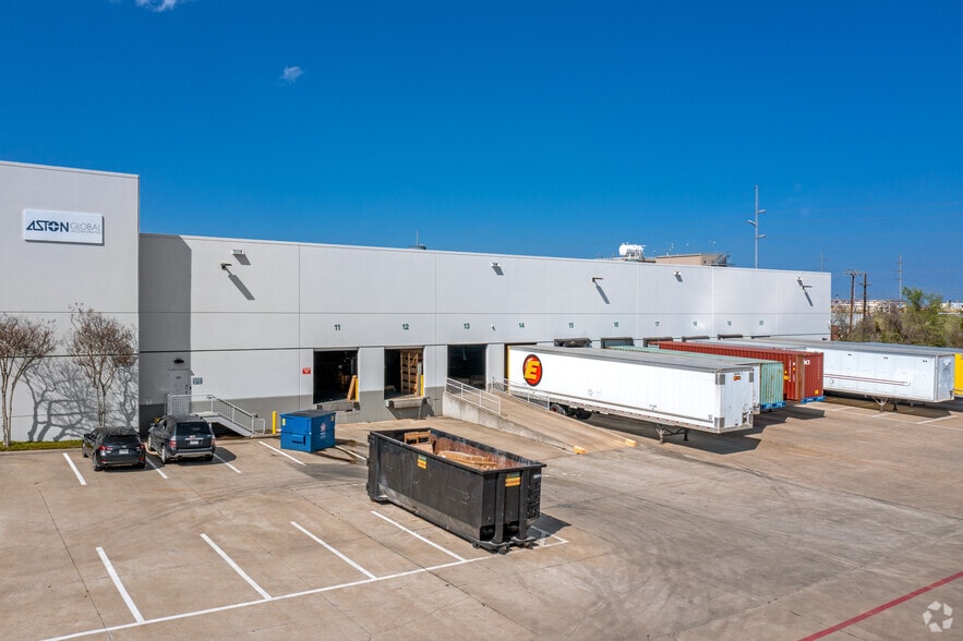 902 Nicholson Rd, Garland, TX for lease - Building Photo - Image 2 of 5
