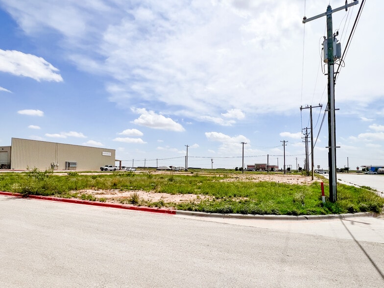 3101 Antelope Trail, Midland, TX for sale - Building Photo - Image 2 of 9