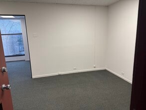 540-550 W Frontage Rd, Northfield, IL for lease Building Photo- Image 2 of 3