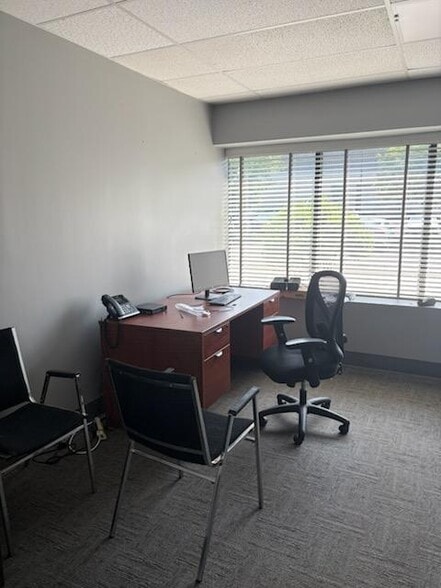 109 Sanford St, Hamden, CT for lease - Interior Photo - Image 3 of 6