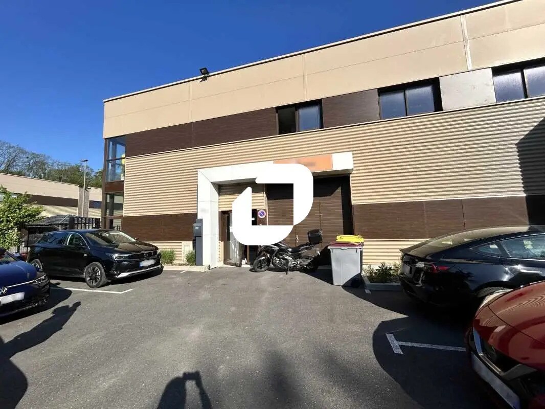 Flex in Franconville for lease Building Photo- Image 1 of 22