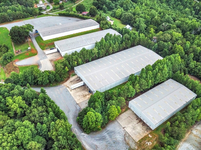 241 Vance St, Forest City, NC for lease - Building Photo - Image 3 of 4