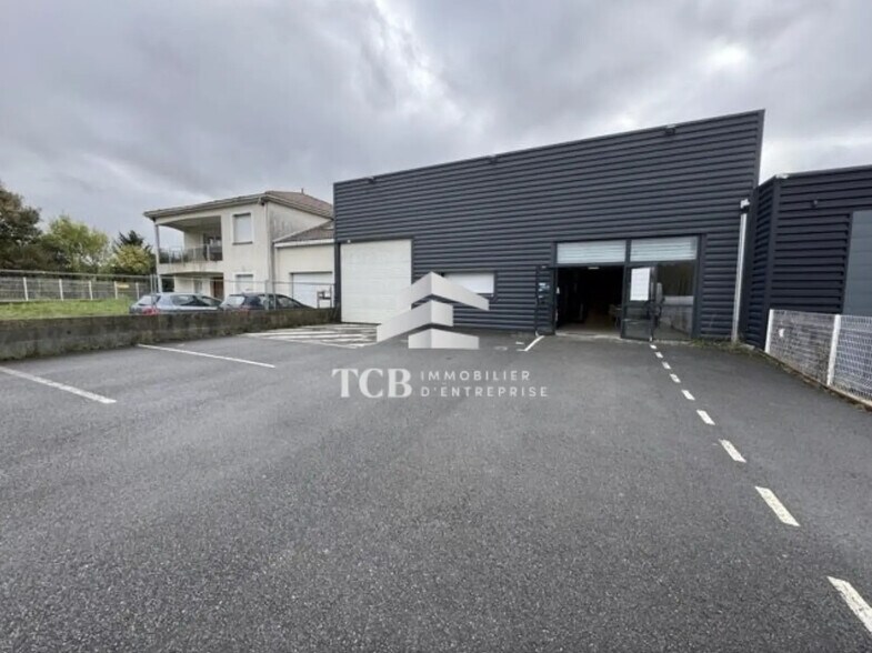 Flex in Clisson for lease - Building Photo - Image 1 of 12