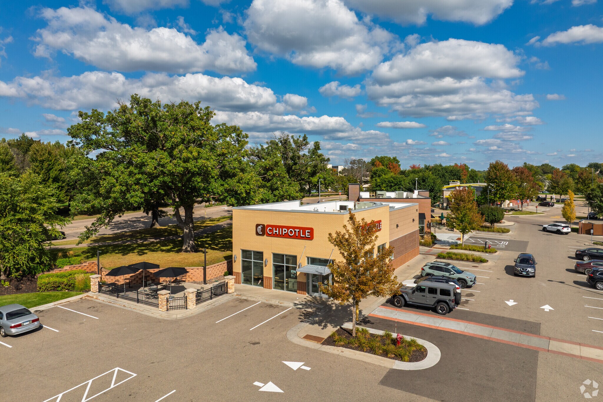 1112 Hazeltine Blvd, Chaska, MN for sale Primary Photo- Image 1 of 1