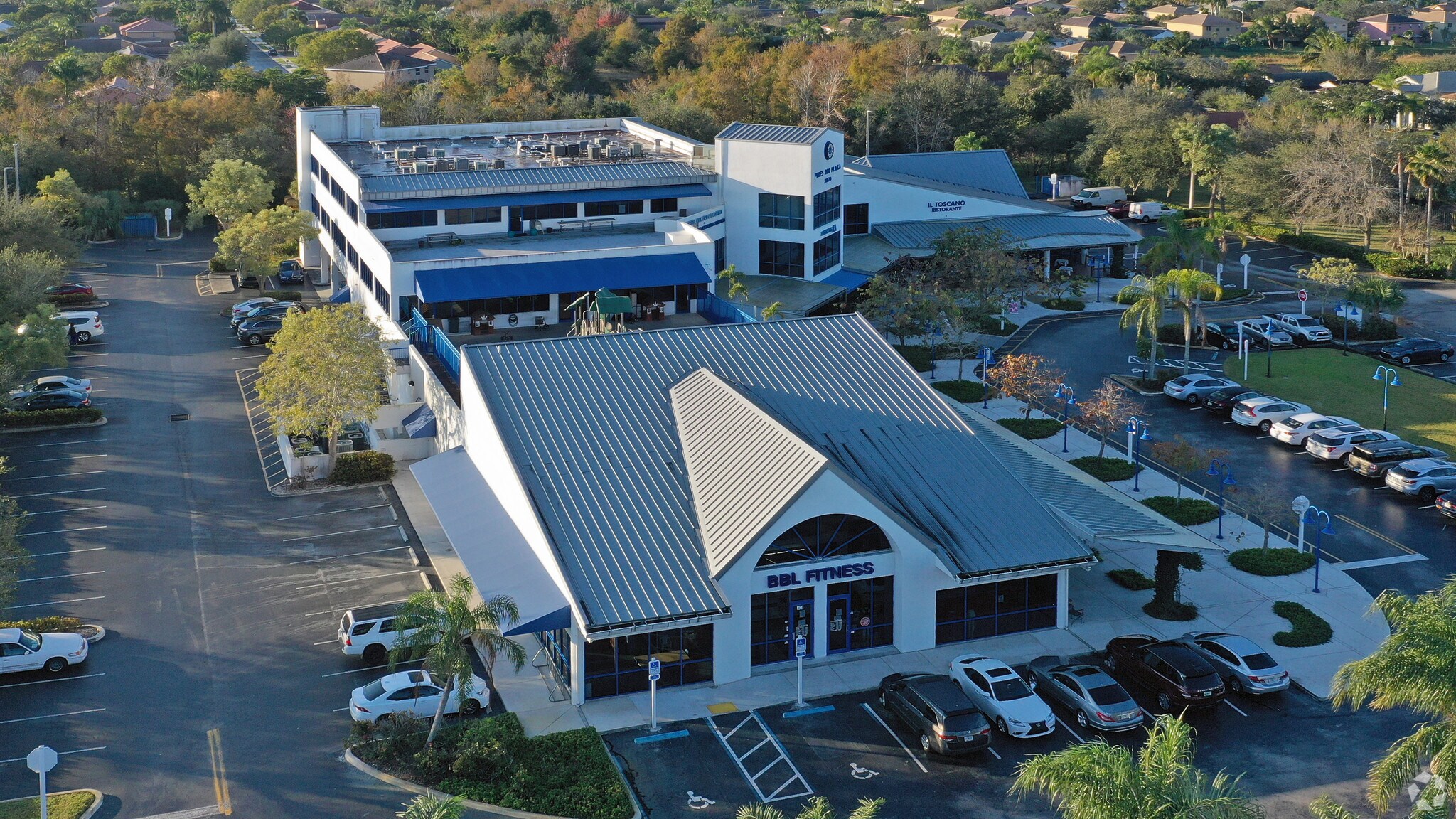 20170 Pines Blvd, Pembroke Pines, FL for lease Primary Photo- Image 1 of 6