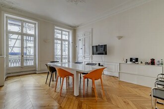 Office in Paris for lease Interior Photo- Image 1 of 2