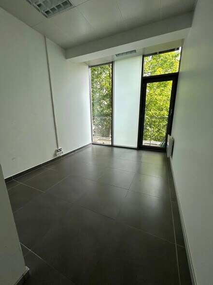 7 Avenue De La Porte De Vanves, Paris for lease - Interior Photo - Image 3 of 3